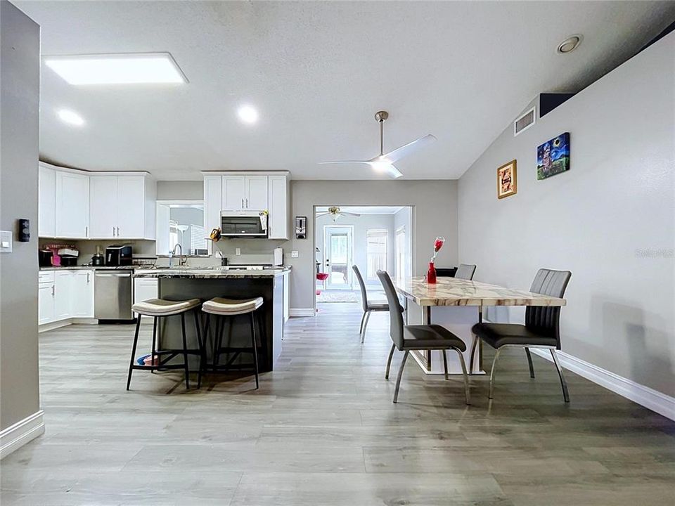 На продажу: $345,000 (3 спален, 2 ванн, 1790 Квадратных фут)