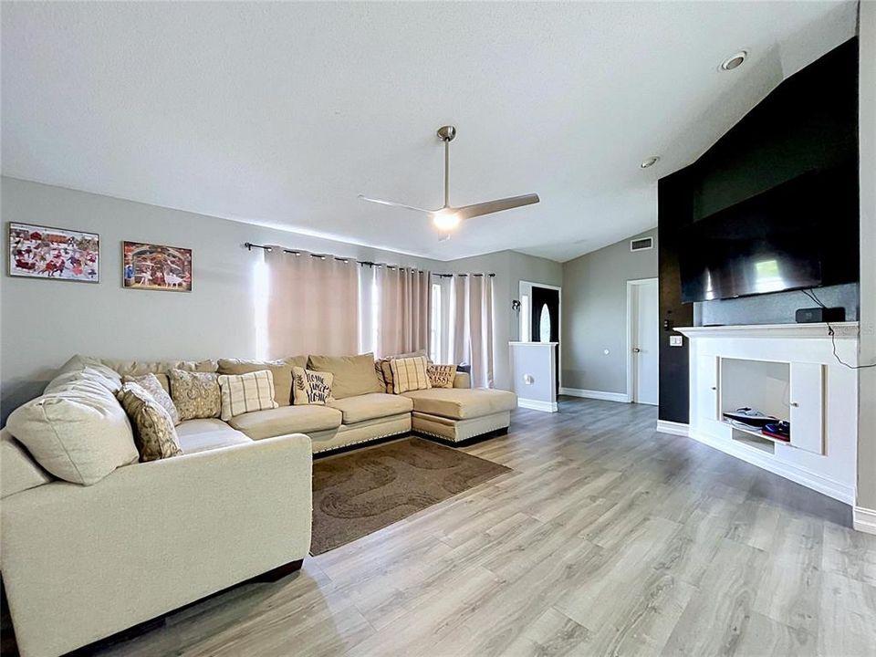 На продажу: $345,000 (3 спален, 2 ванн, 1790 Квадратных фут)