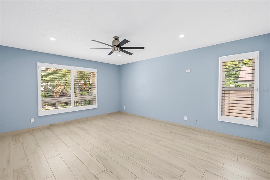Activo con contrato: $995,000 (3 camas, 3 baños, 2365 Pies cuadrados)