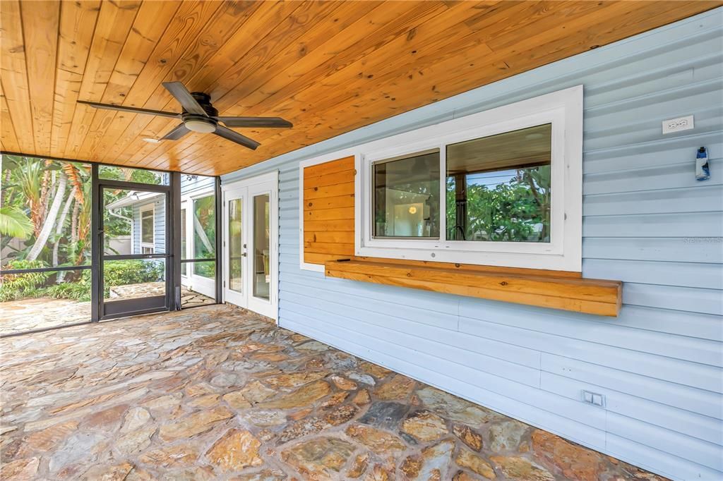 Activo con contrato: $995,000 (3 camas, 3 baños, 2365 Pies cuadrados)