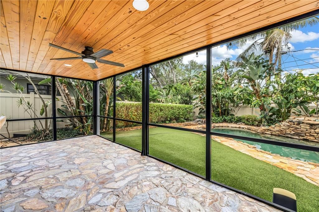 Activo con contrato: $995,000 (3 camas, 3 baños, 2365 Pies cuadrados)