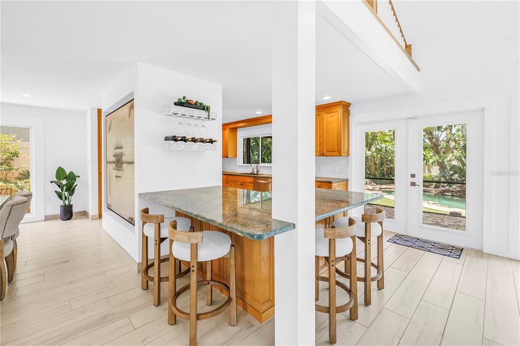 Activo con contrato: $995,000 (3 camas, 3 baños, 2365 Pies cuadrados)