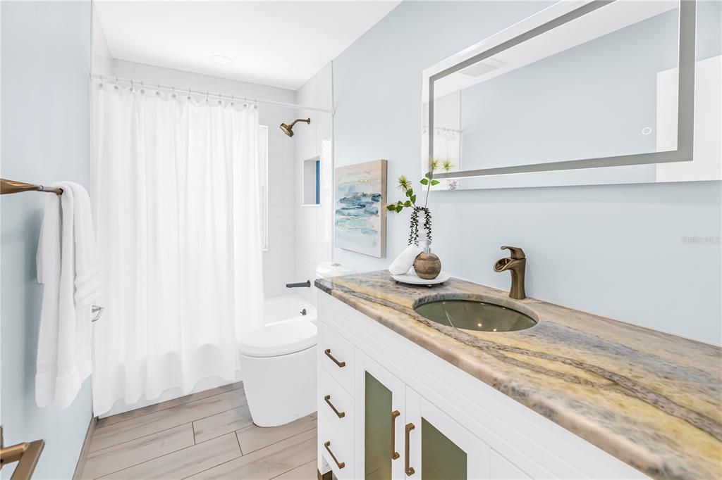Activo con contrato: $995,000 (3 camas, 3 baños, 2365 Pies cuadrados)