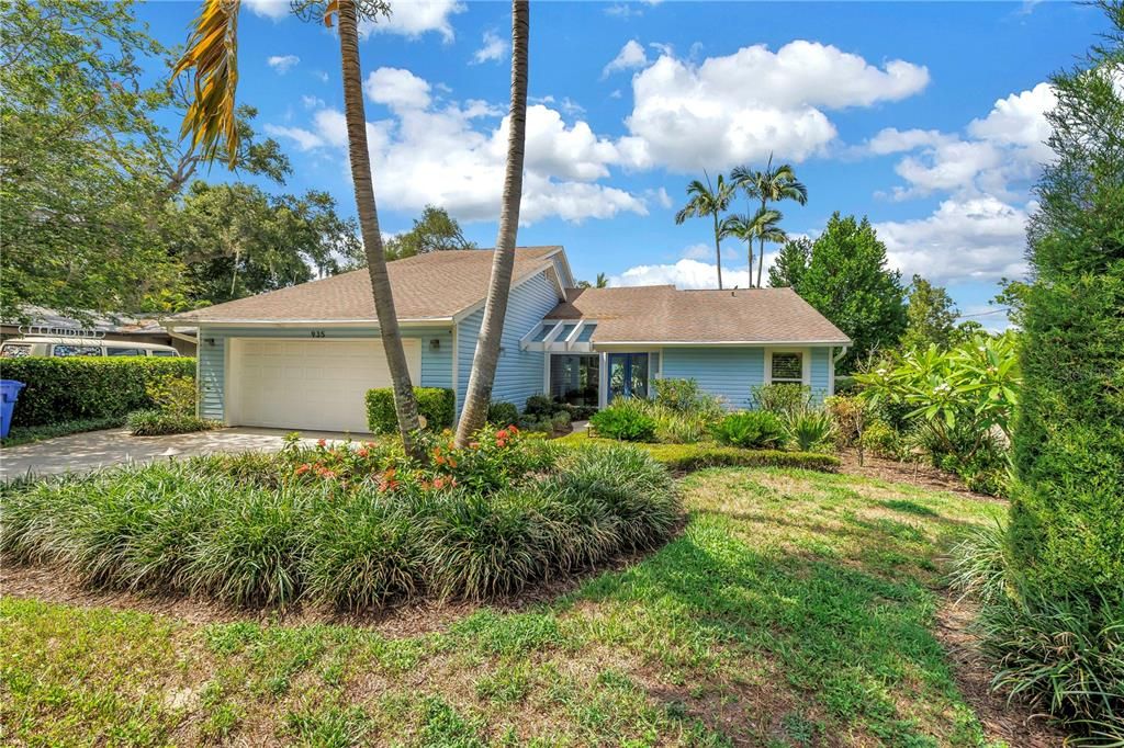 Activo con contrato: $995,000 (3 camas, 3 baños, 2365 Pies cuadrados)