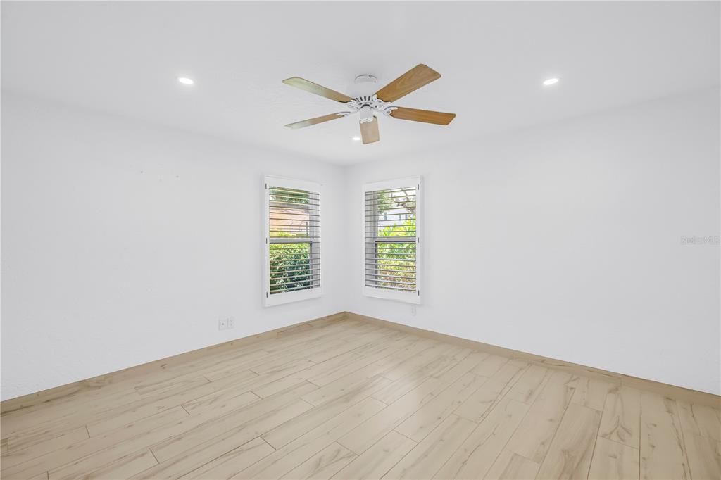 Activo con contrato: $995,000 (3 camas, 3 baños, 2365 Pies cuadrados)