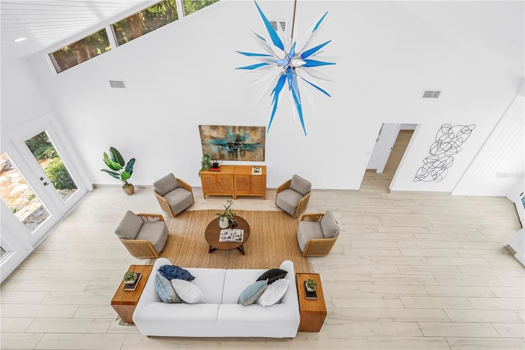 Activo con contrato: $995,000 (3 camas, 3 baños, 2365 Pies cuadrados)