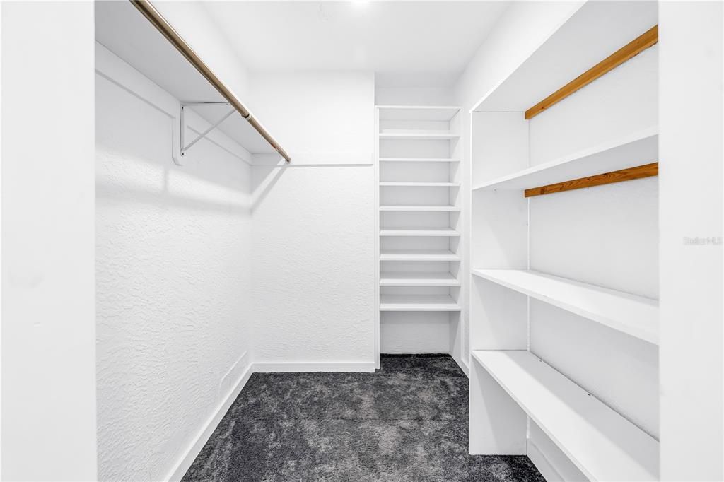 Activo con contrato: $995,000 (3 camas, 3 baños, 2365 Pies cuadrados)