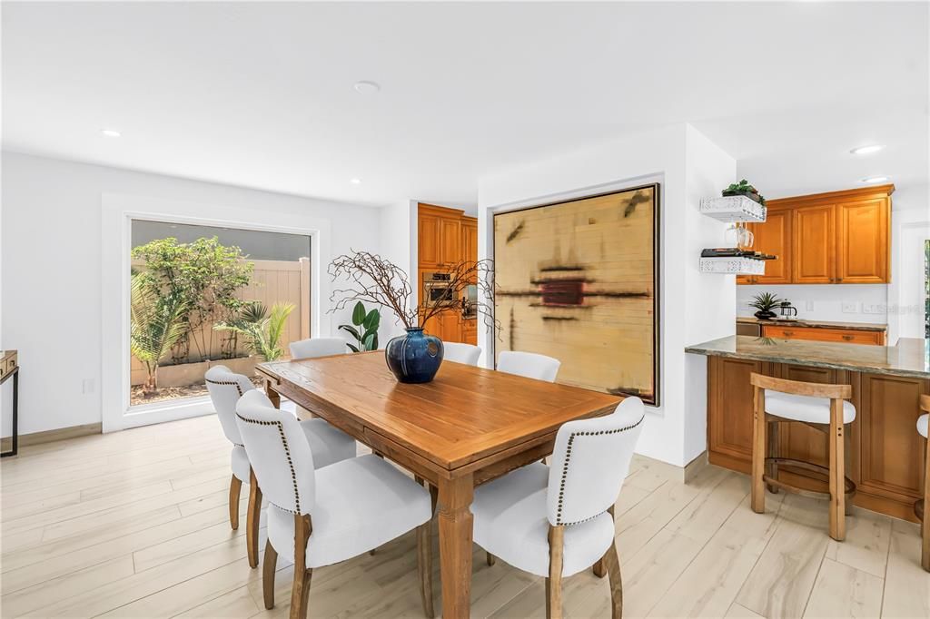Activo con contrato: $995,000 (3 camas, 3 baños, 2365 Pies cuadrados)