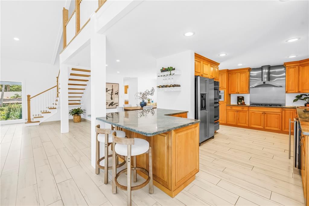 Activo con contrato: $995,000 (3 camas, 3 baños, 2365 Pies cuadrados)