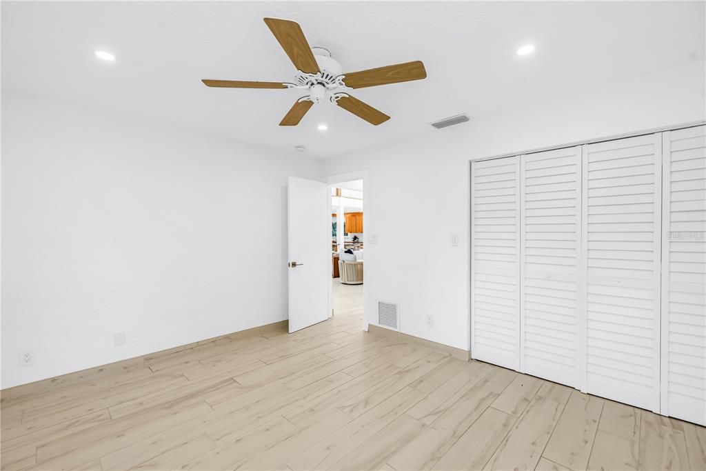 Activo con contrato: $995,000 (3 camas, 3 baños, 2365 Pies cuadrados)