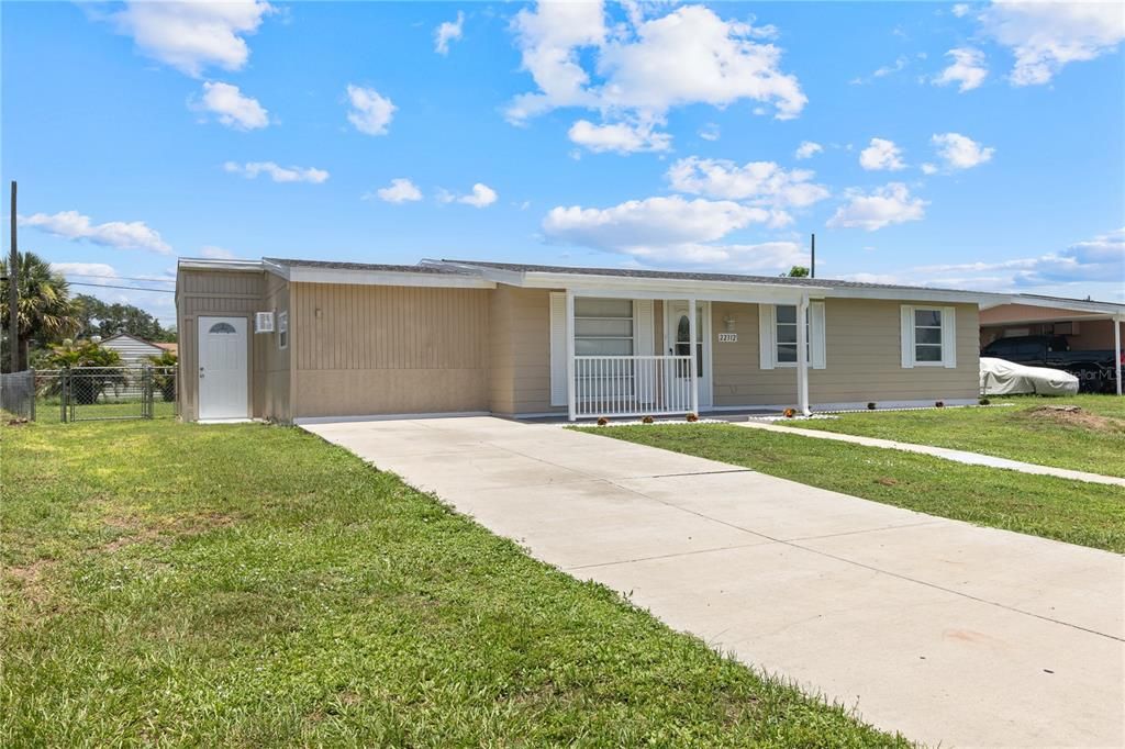 For Rent: $2,000 (4 beds, 2 baths, 1306 Square Feet)