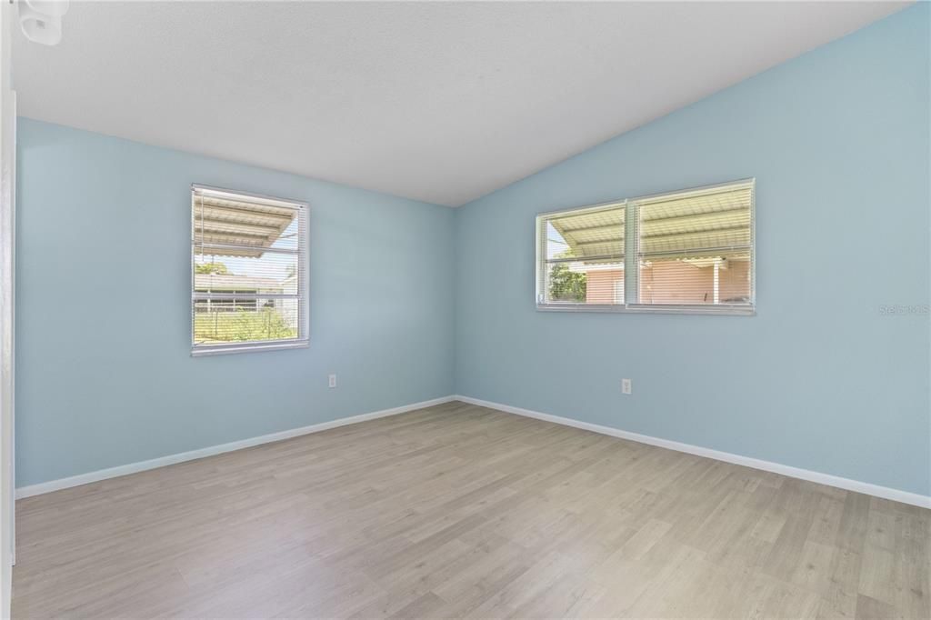 For Rent: $2,000 (4 beds, 2 baths, 1306 Square Feet)