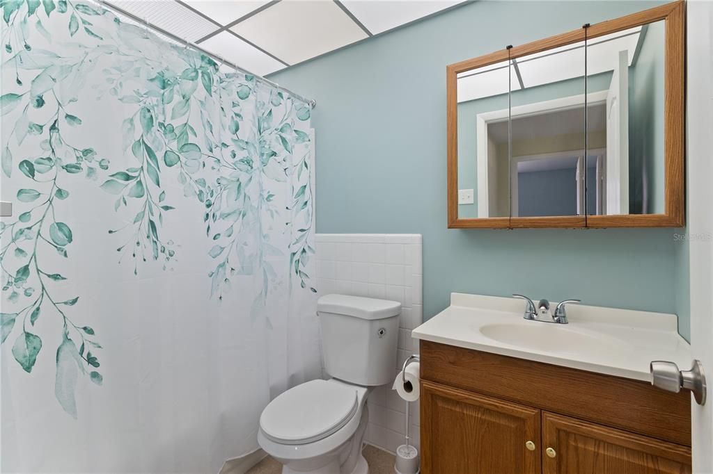 For Rent: $2,000 (4 beds, 2 baths, 1306 Square Feet)