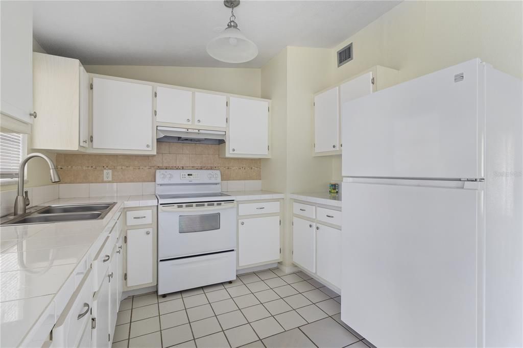 For Rent: $2,000 (4 beds, 2 baths, 1306 Square Feet)