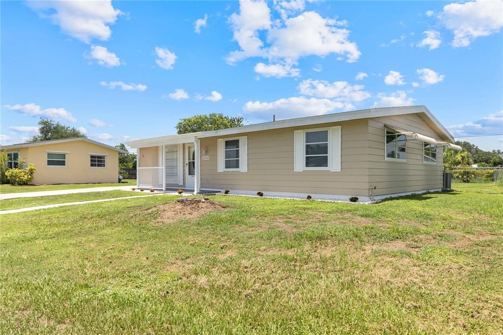 For Rent: $2,000 (4 beds, 2 baths, 1306 Square Feet)
