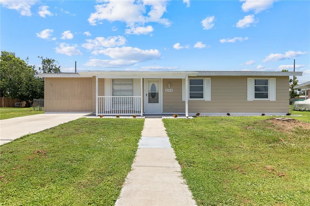 For Rent: $2,000 (4 beds, 2 baths, 1306 Square Feet)