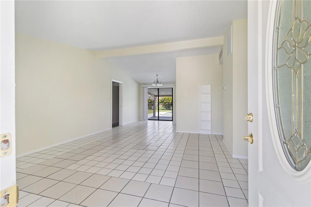 For Rent: $2,000 (4 beds, 2 baths, 1306 Square Feet)