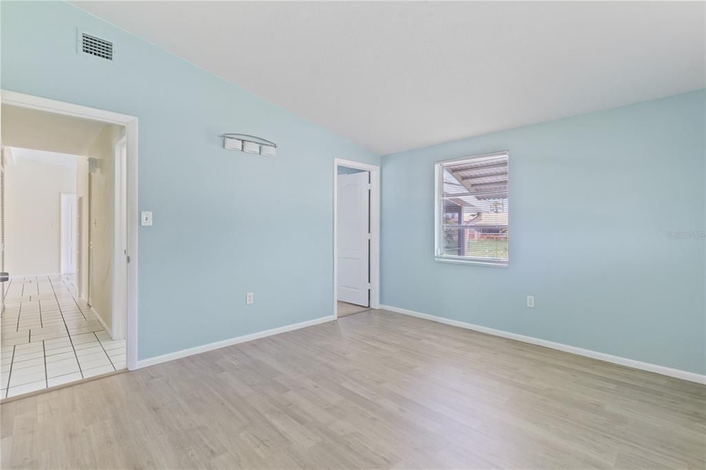 For Rent: $2,000 (4 beds, 2 baths, 1306 Square Feet)