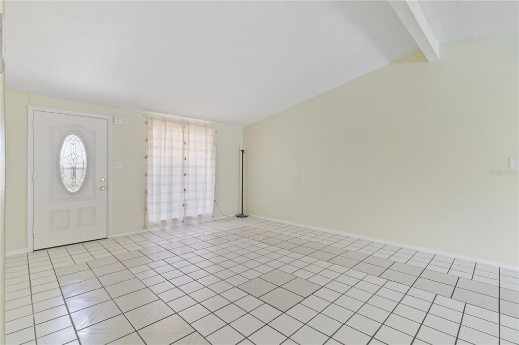 For Rent: $2,000 (4 beds, 2 baths, 1306 Square Feet)