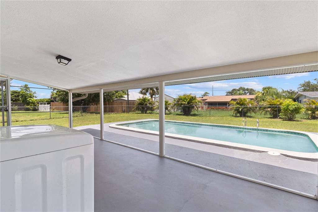 For Rent: $2,000 (4 beds, 2 baths, 1306 Square Feet)