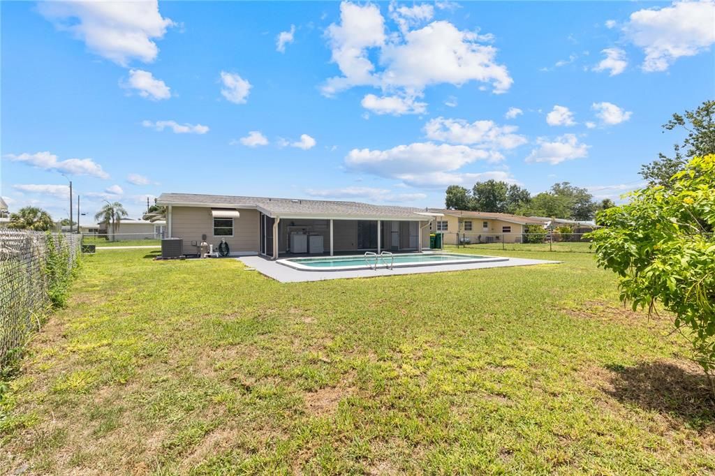 For Rent: $2,000 (4 beds, 2 baths, 1306 Square Feet)