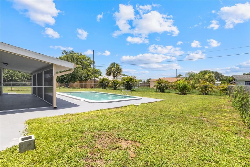 For Rent: $2,000 (4 beds, 2 baths, 1306 Square Feet)