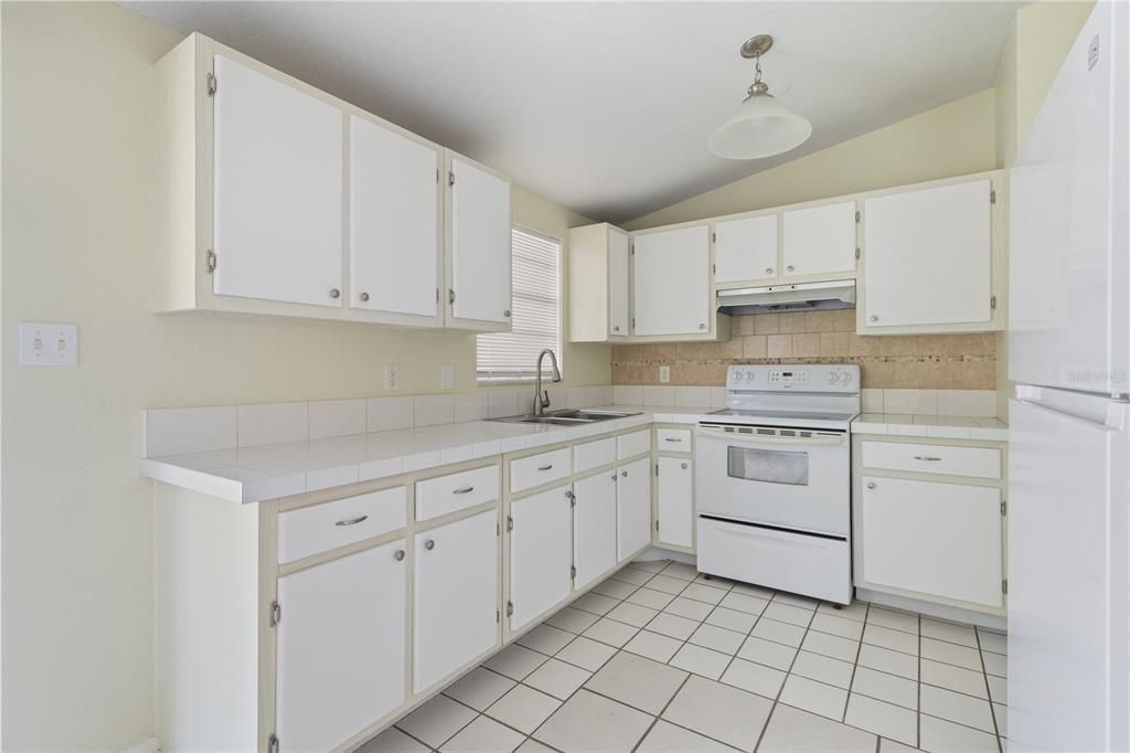 For Rent: $2,000 (4 beds, 2 baths, 1306 Square Feet)