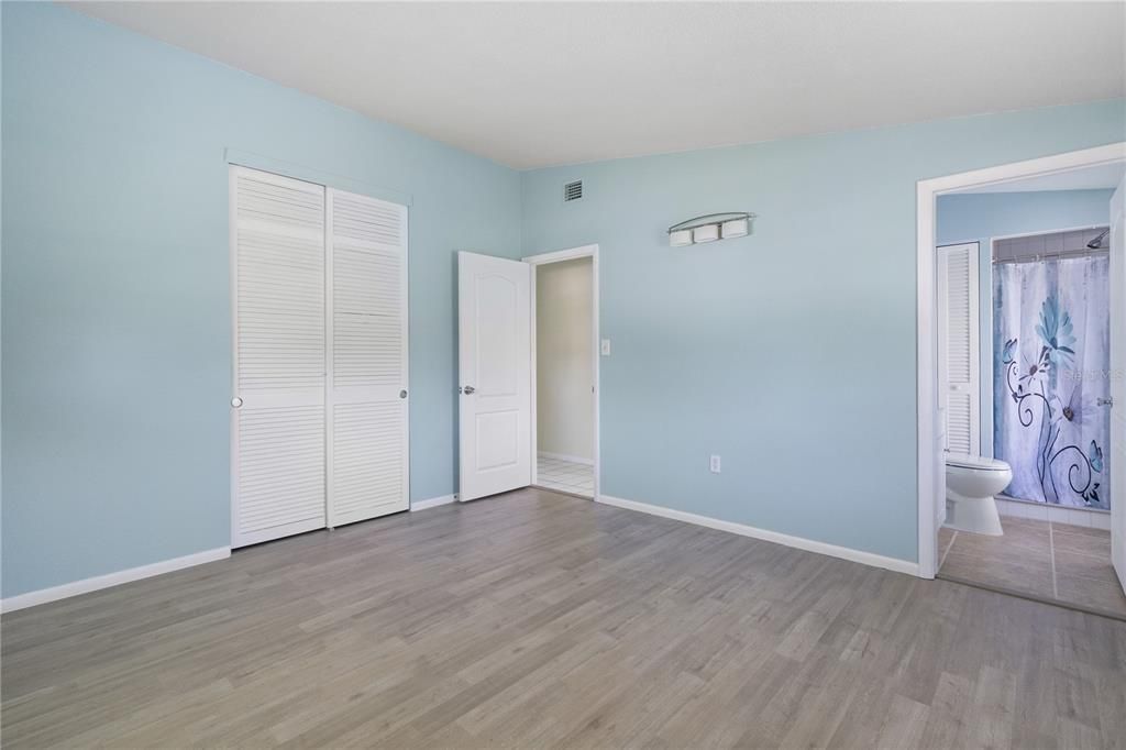 For Rent: $2,000 (4 beds, 2 baths, 1306 Square Feet)