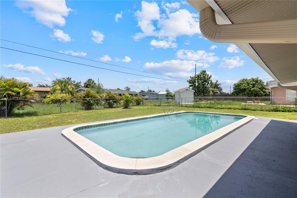 For Rent: $2,000 (4 beds, 2 baths, 1306 Square Feet)
