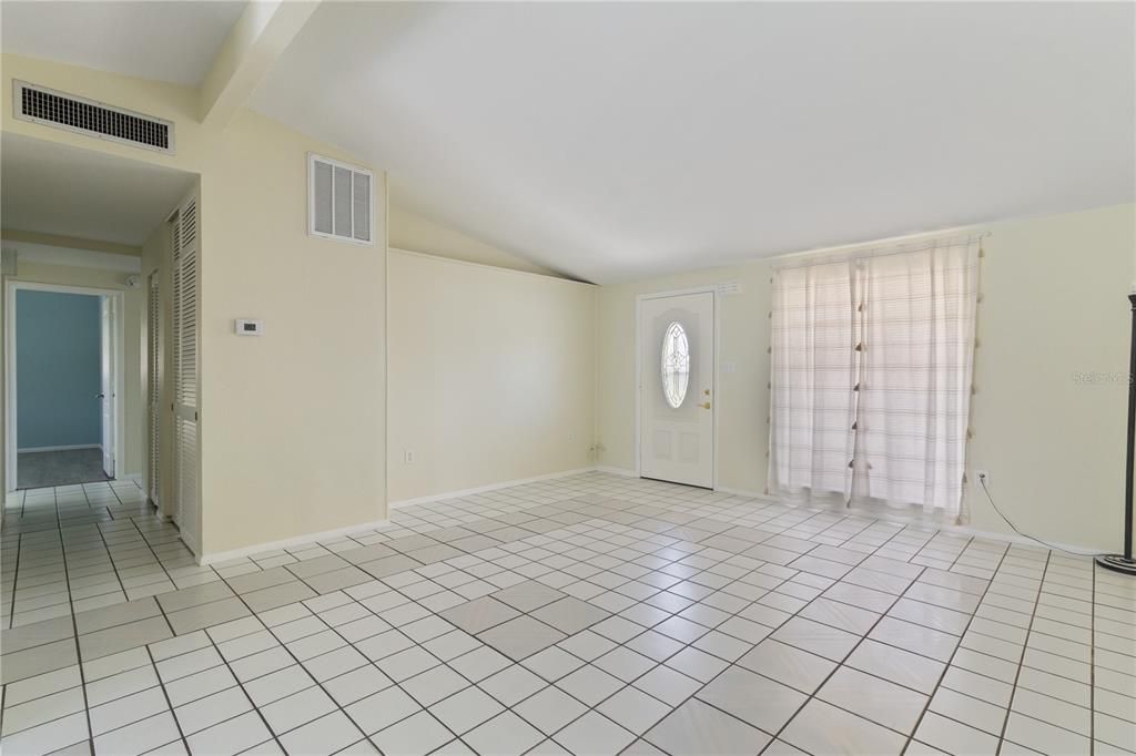 For Rent: $2,000 (4 beds, 2 baths, 1306 Square Feet)