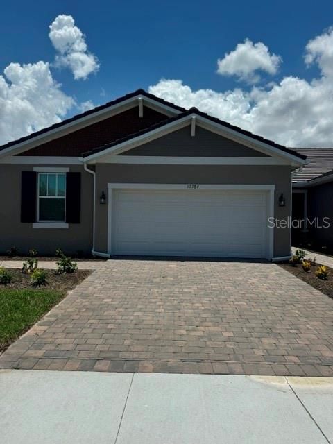 Recently Sold: $370,000 (3 beds, 2 baths, 1765 Square Feet)