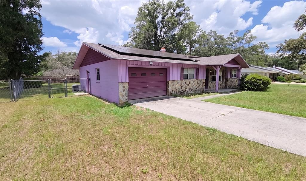 For Sale: $299,900 (3 beds, 2 baths, 1395 Square Feet)