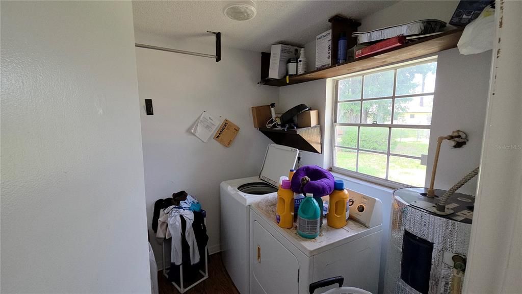 For Sale: $299,900 (3 beds, 2 baths, 1395 Square Feet)