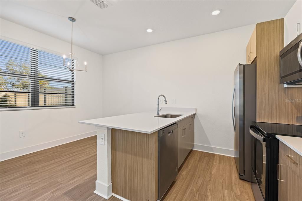 For Rent: $2,275 (2 beds, 2 baths, 1383 Square Feet)
