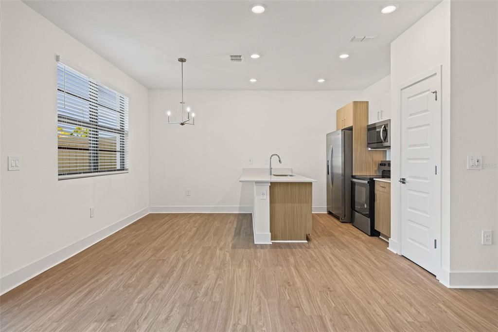 For Rent: $2,275 (2 beds, 2 baths, 1383 Square Feet)