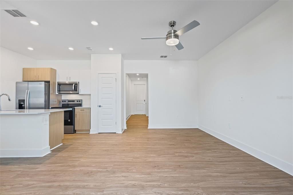 For Rent: $2,275 (2 beds, 2 baths, 1383 Square Feet)