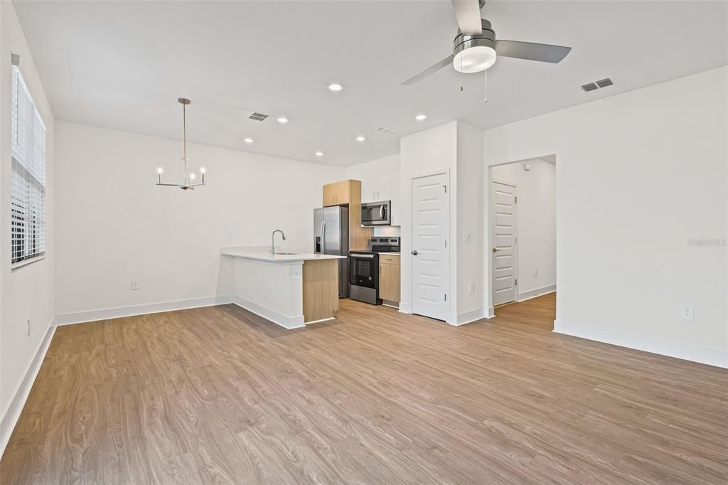 For Rent: $2,275 (2 beds, 2 baths, 1383 Square Feet)