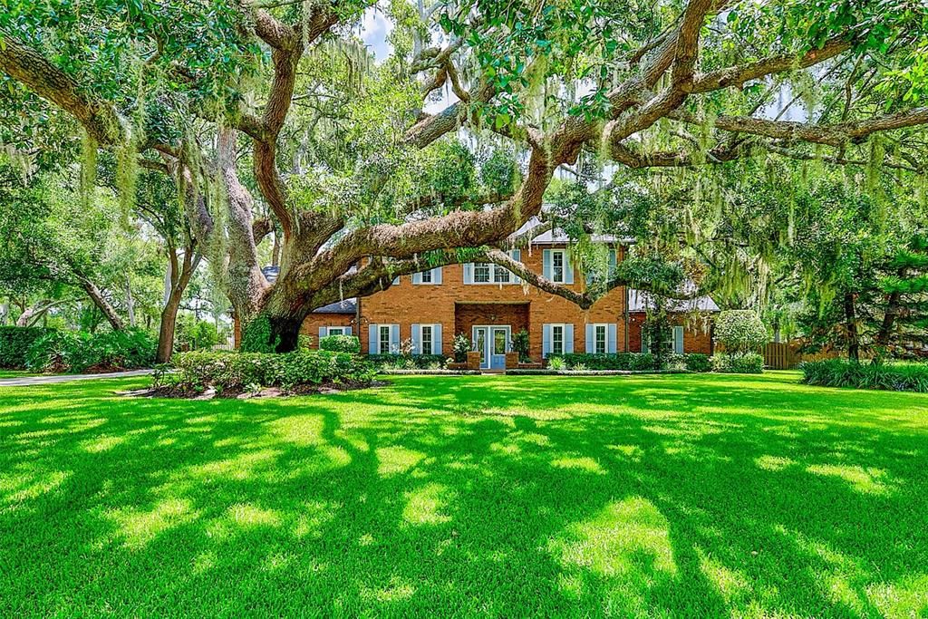 Под контрактом: $1,000,000 (5 спален, 4 ванн, 4580 Квадратных фут)