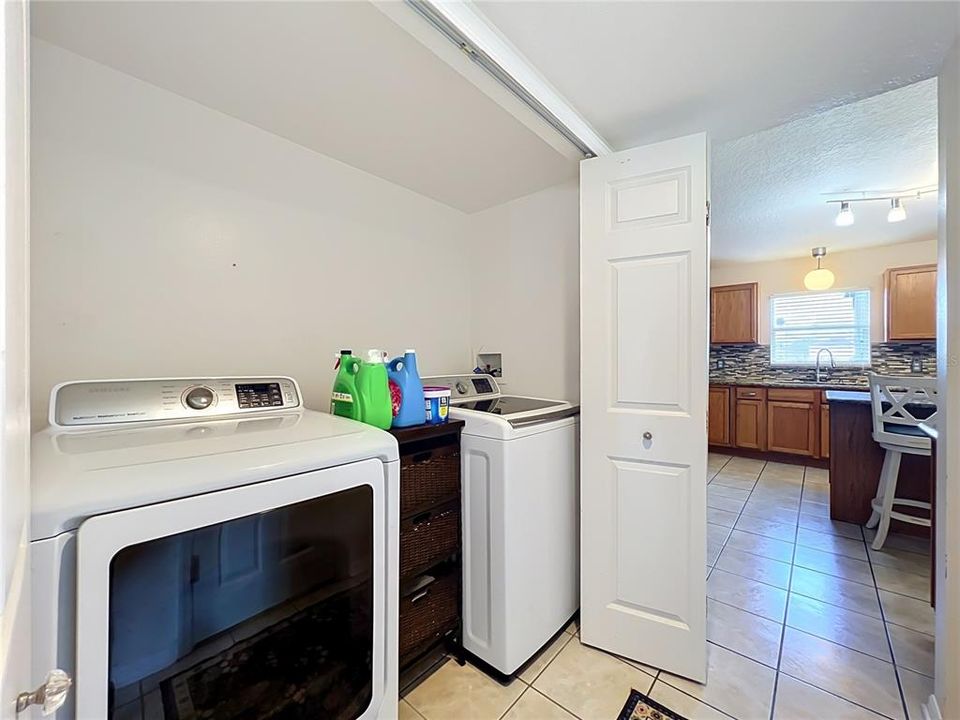 En Venta: $424,500 (4 camas, 3 baños, 3012 Pies cuadrados)