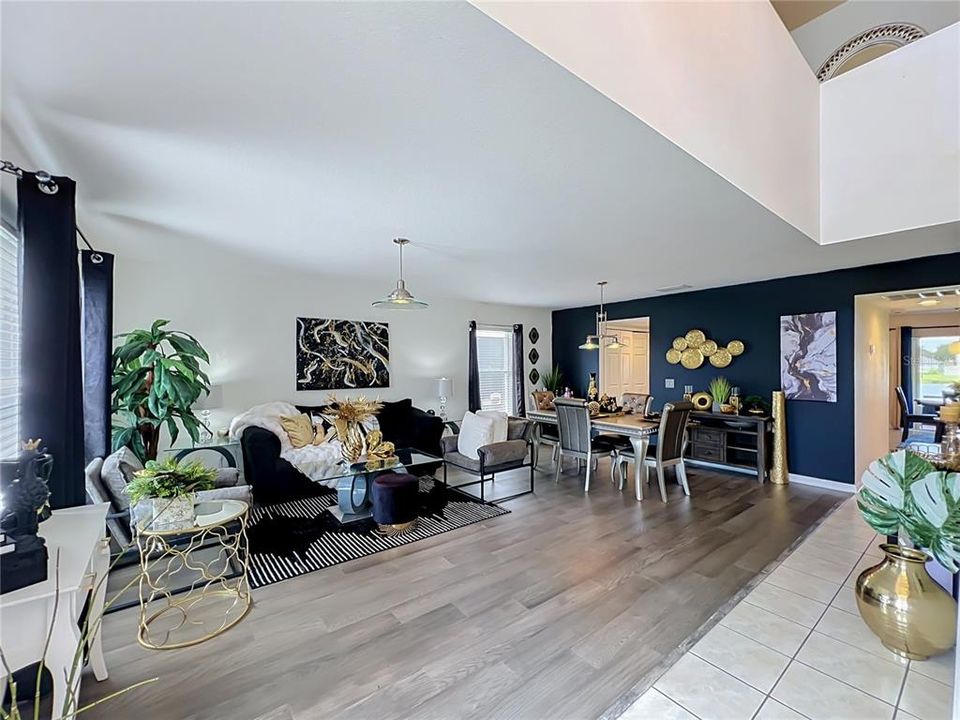 En Venta: $424,500 (4 camas, 3 baños, 3012 Pies cuadrados)