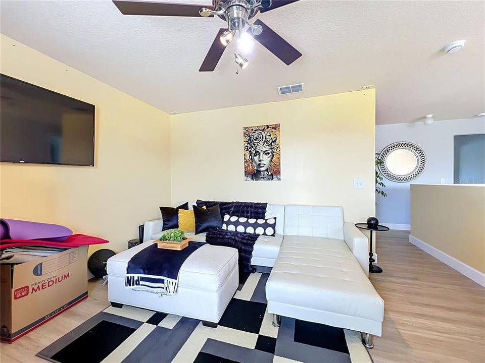 En Venta: $424,500 (4 camas, 3 baños, 3012 Pies cuadrados)