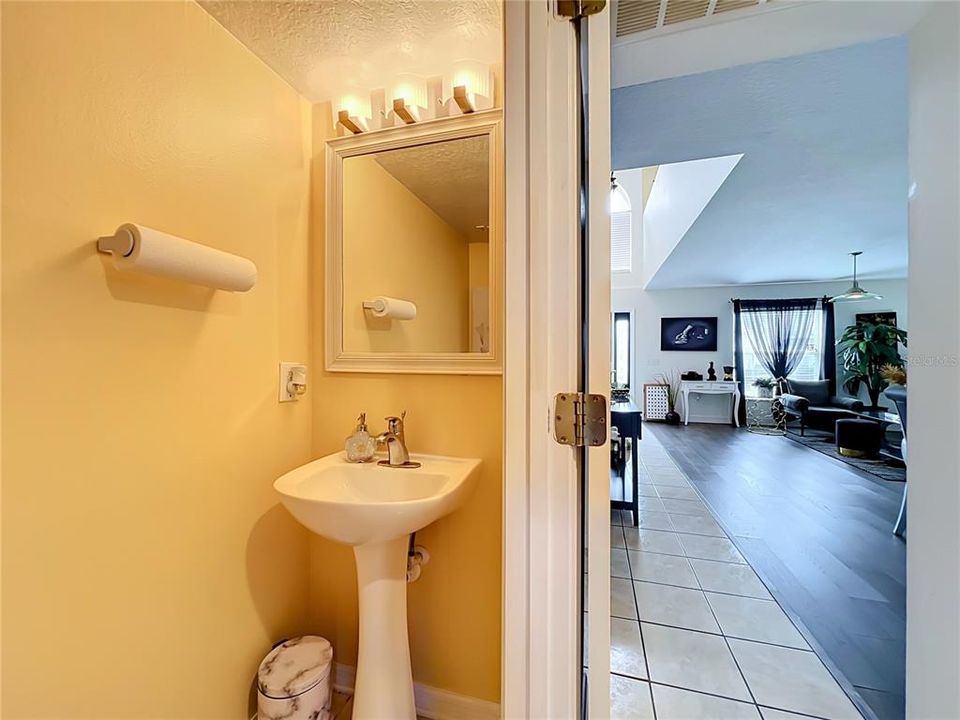 En Venta: $424,500 (4 camas, 3 baños, 3012 Pies cuadrados)