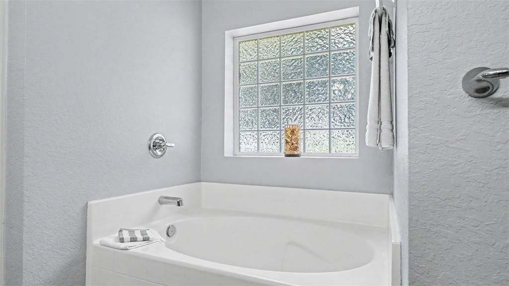 For Sale: $489,000 (4 beds, 3 baths, 3029 Square Feet)