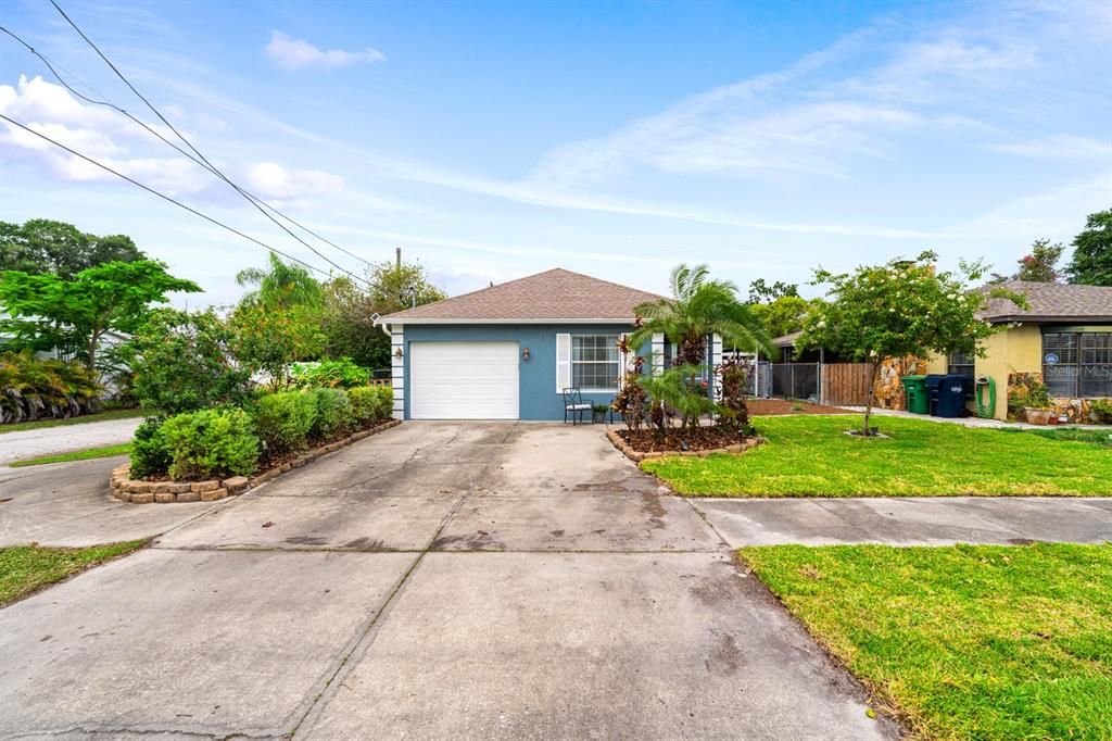 For Sale: $619,000 (3 beds, 3 baths, 1548 Square Feet)