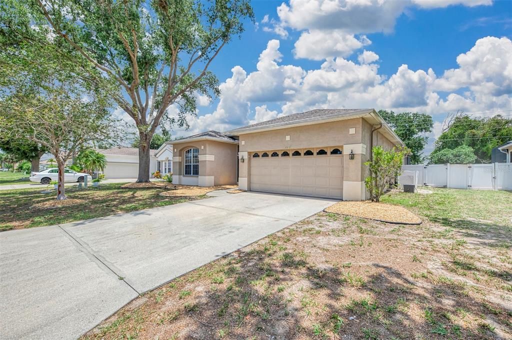 For Sale: $539,800 (4 beds, 2 baths, 2202 Square Feet)