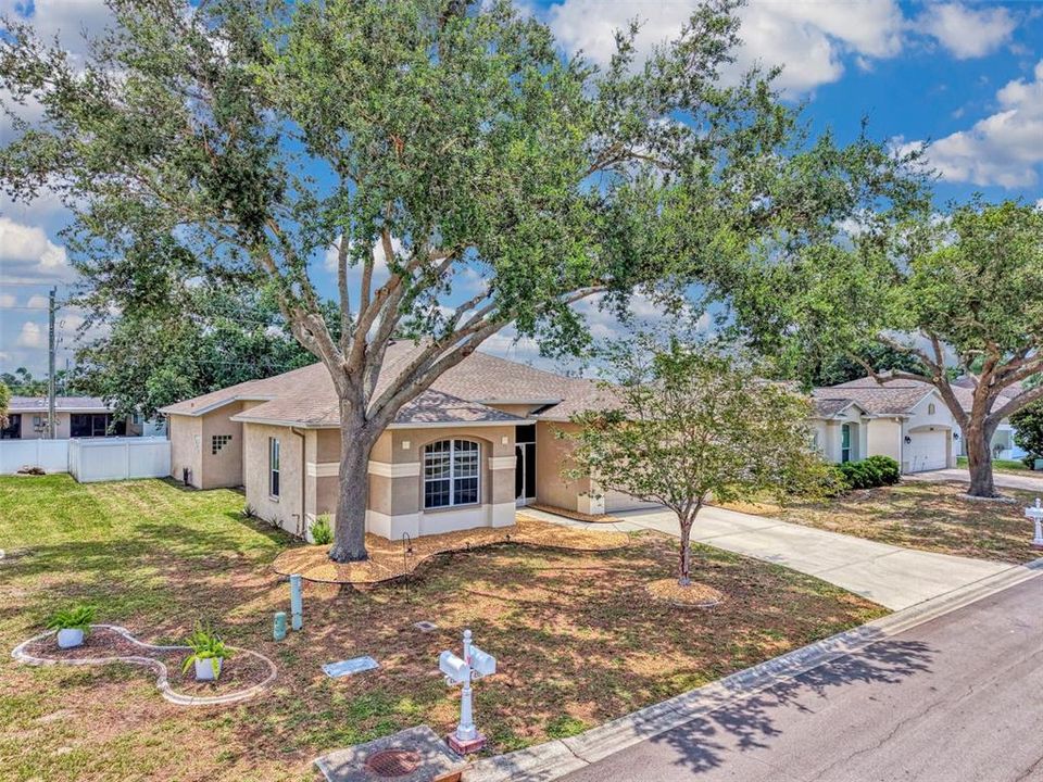 For Sale: $539,800 (4 beds, 2 baths, 2202 Square Feet)