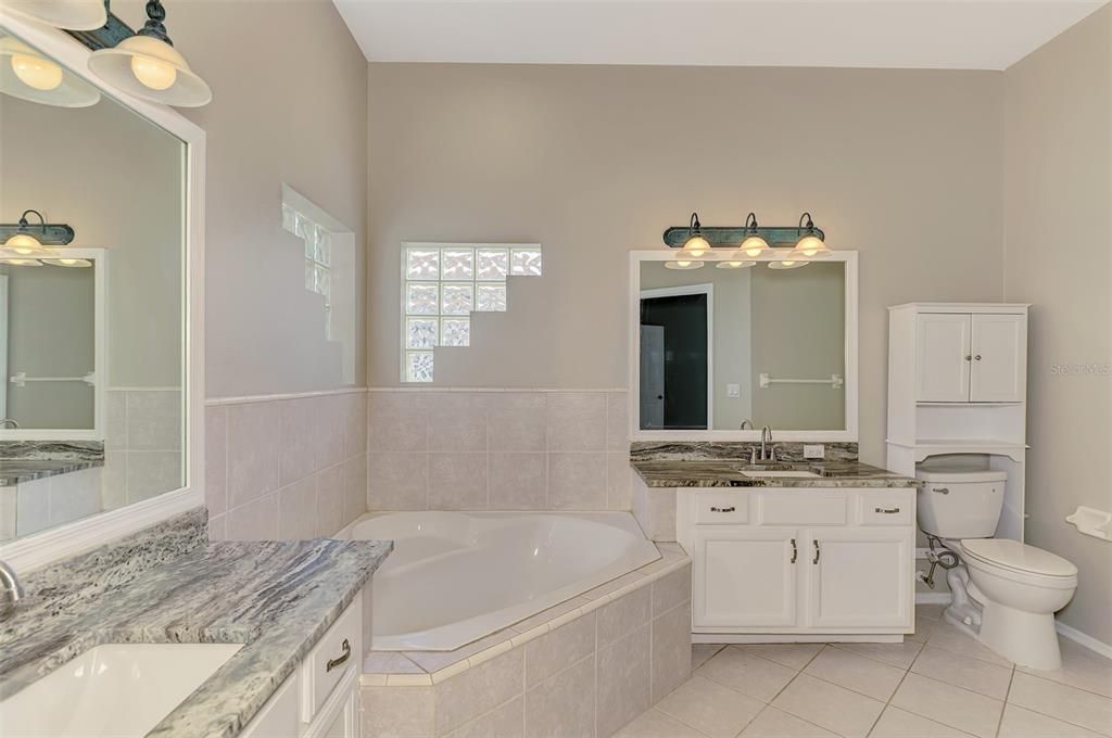For Sale: $539,800 (4 beds, 2 baths, 2202 Square Feet)