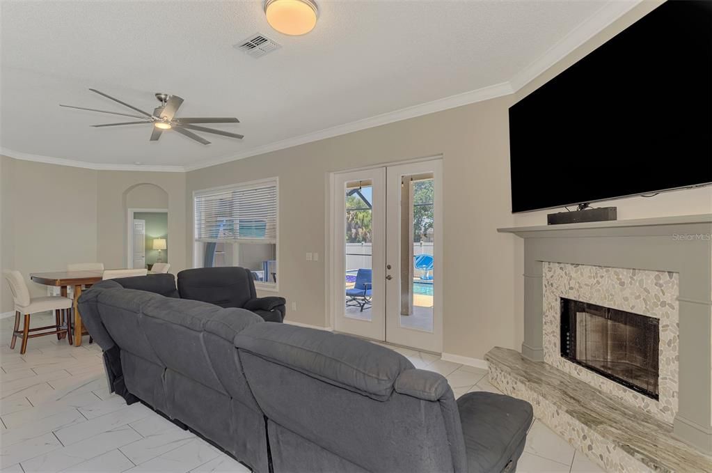 For Sale: $539,800 (4 beds, 2 baths, 2202 Square Feet)
