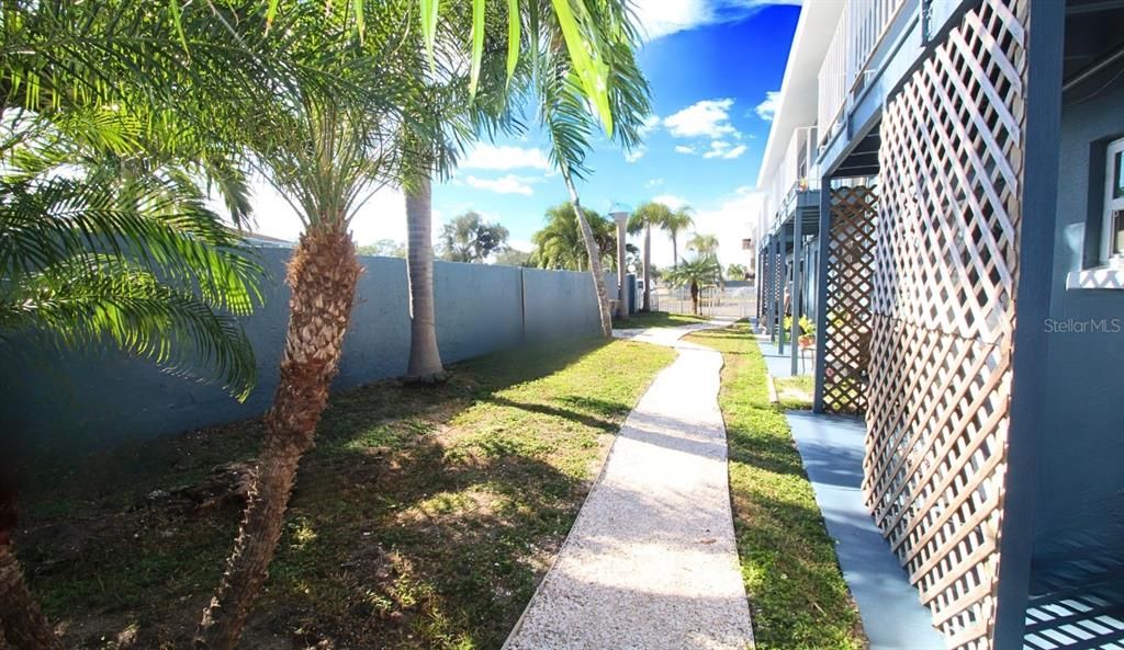 For Rent: $1,290 (1 beds, 1 baths, 560 Square Feet)