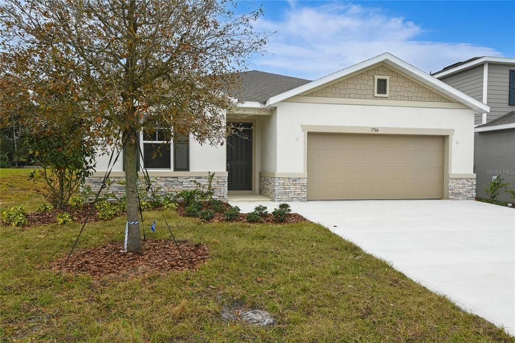 For Sale: $379,999 (4 beds, 3 baths, 2090 Square Feet)